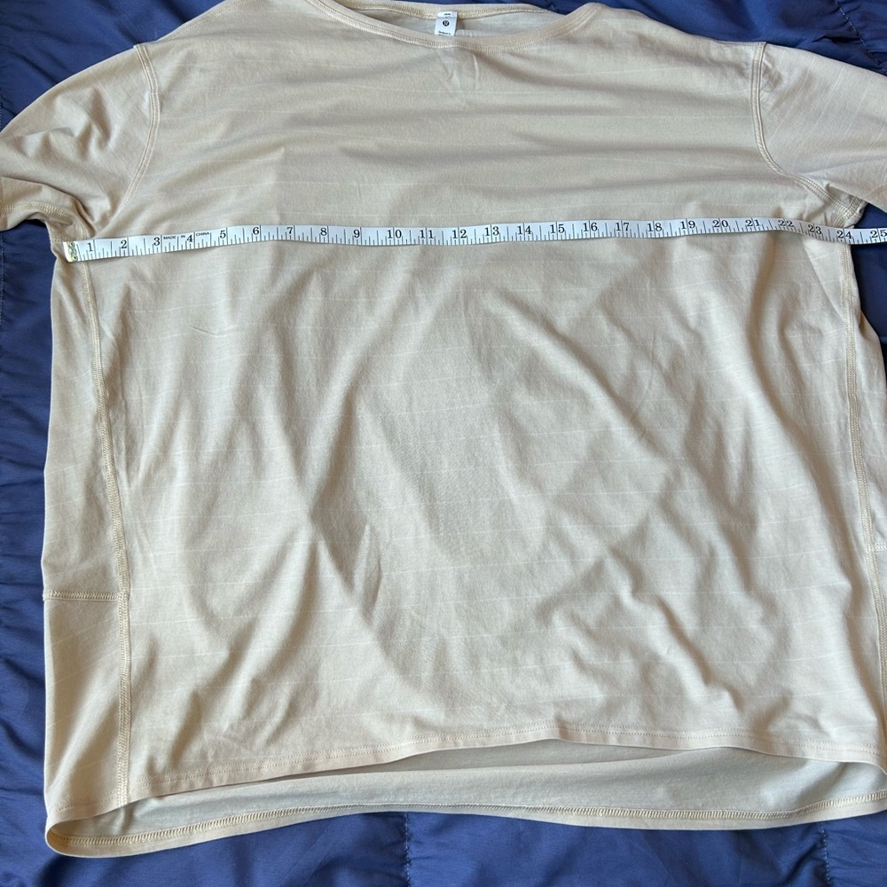 Lululemon Back In Action Tee - Picture 5 of 6